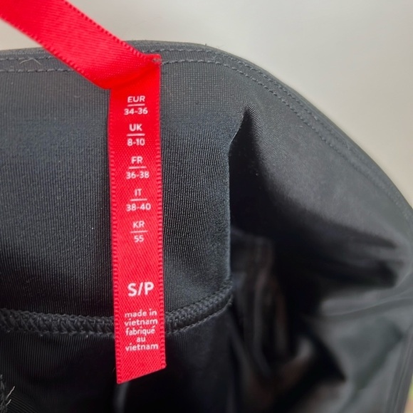 Spanx Faux Leather Leggings Size Small Metallic Black Pants - Picture 6 of 8